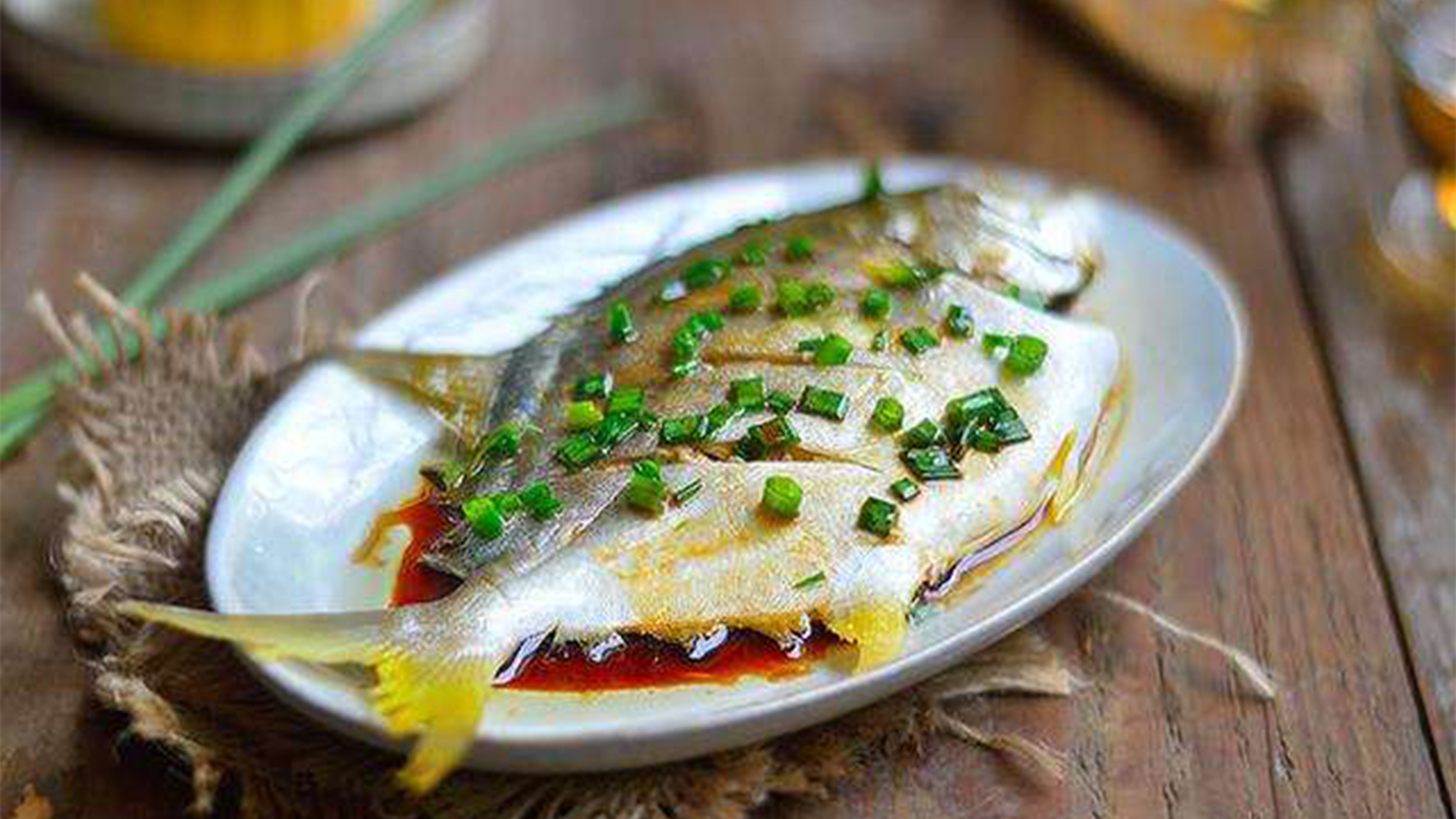 清蒸金鲳鱼正确做法,酸甜口味的清蒸金鲳鱼