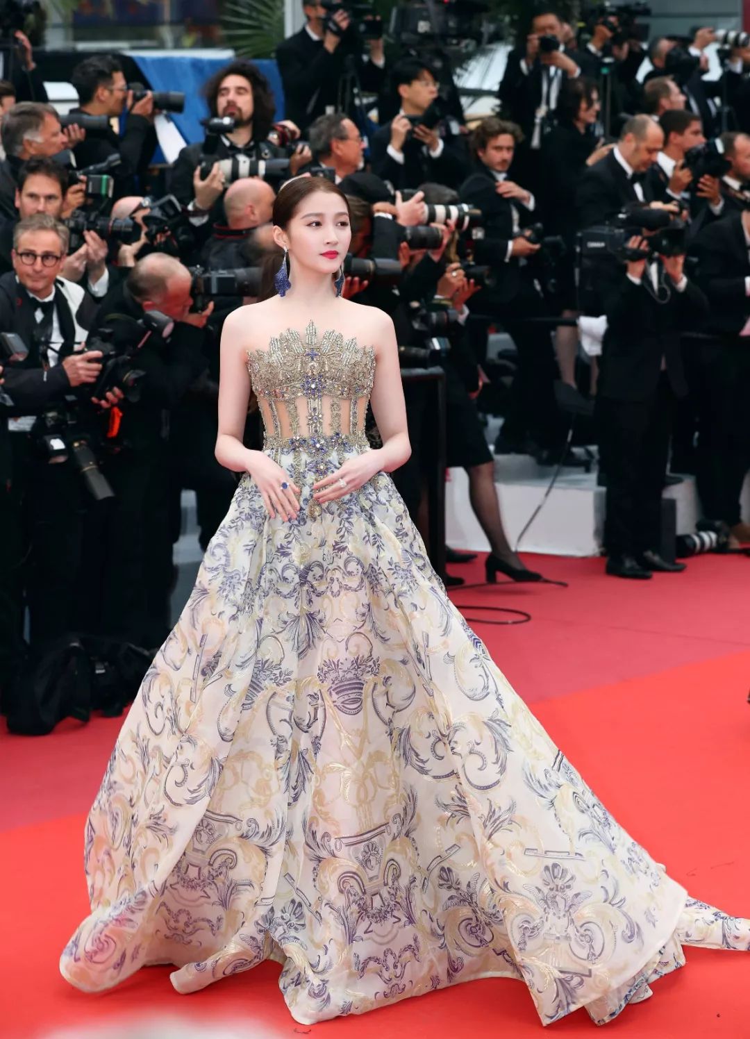 十八线网红戛纳红毯,十八线抖音网红