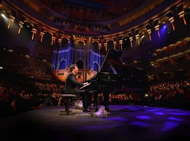 音乐大师郎朗到底有多厉害,那么多钢琴家为什么郎朗出名