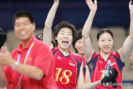 女排名将与8岁小男孩互动,女排名将全家福曝光