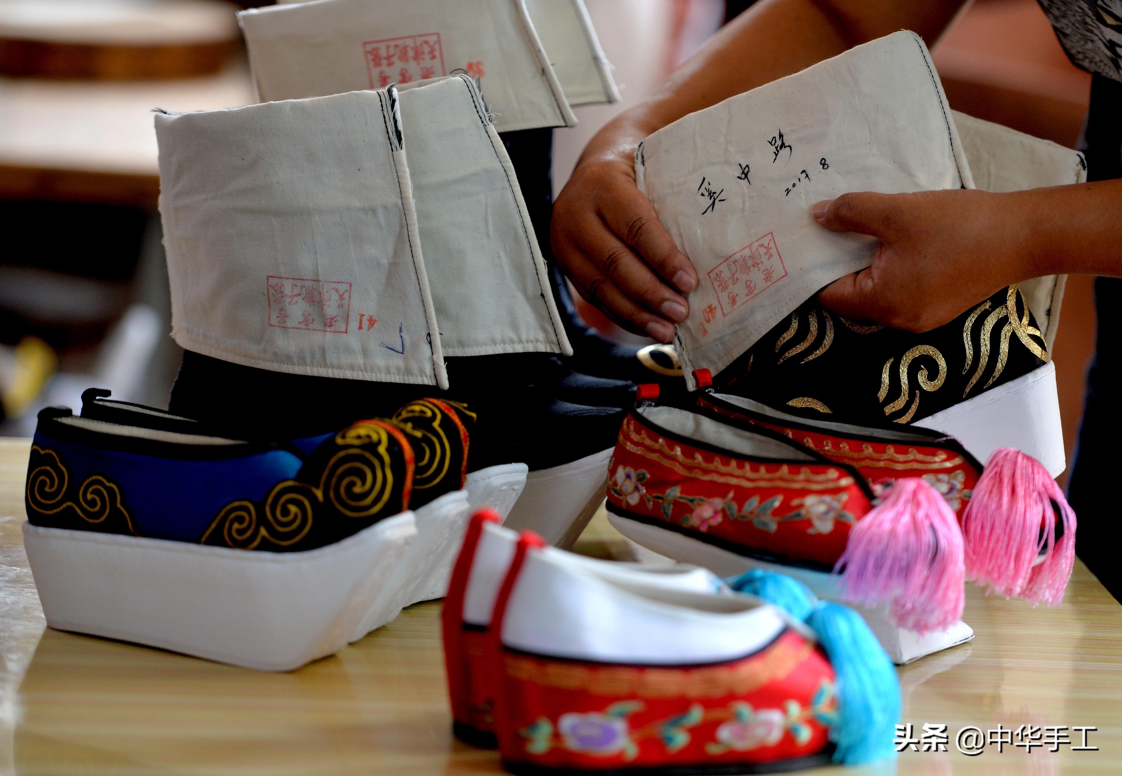 历经九九八十一道工序,厚底靴制作过程