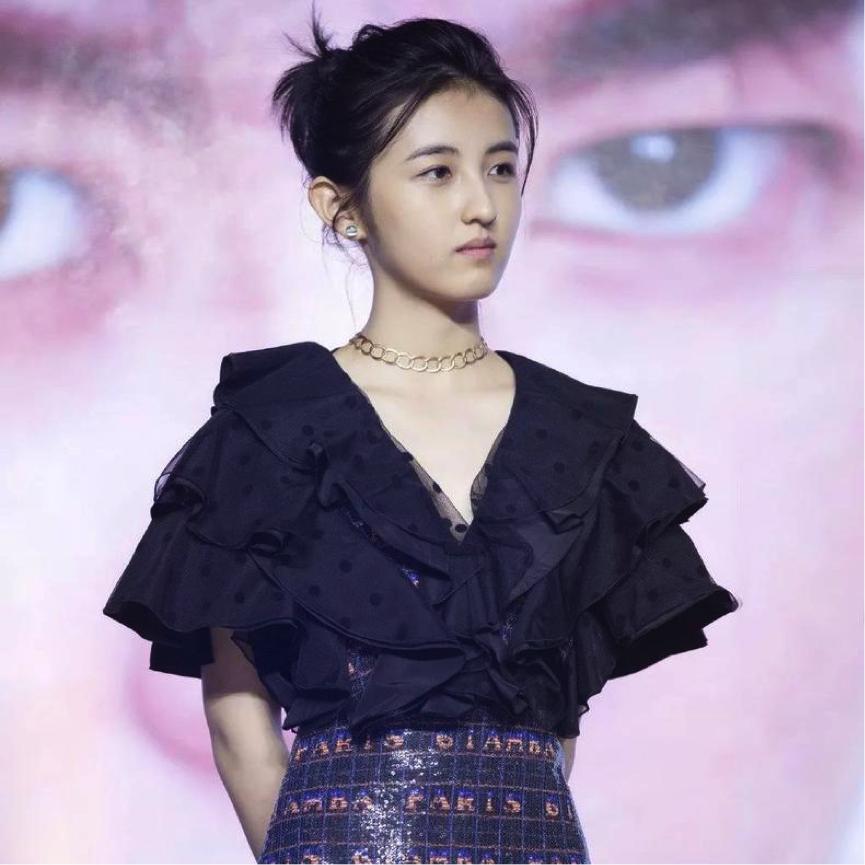 斜方肌明显怎么穿吊带,溜肩斜方肌刘亦菲