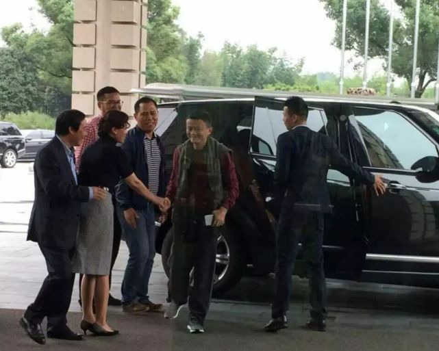 戏太多没法看:同学聚会,“聚”的是资产,“会”的是装B