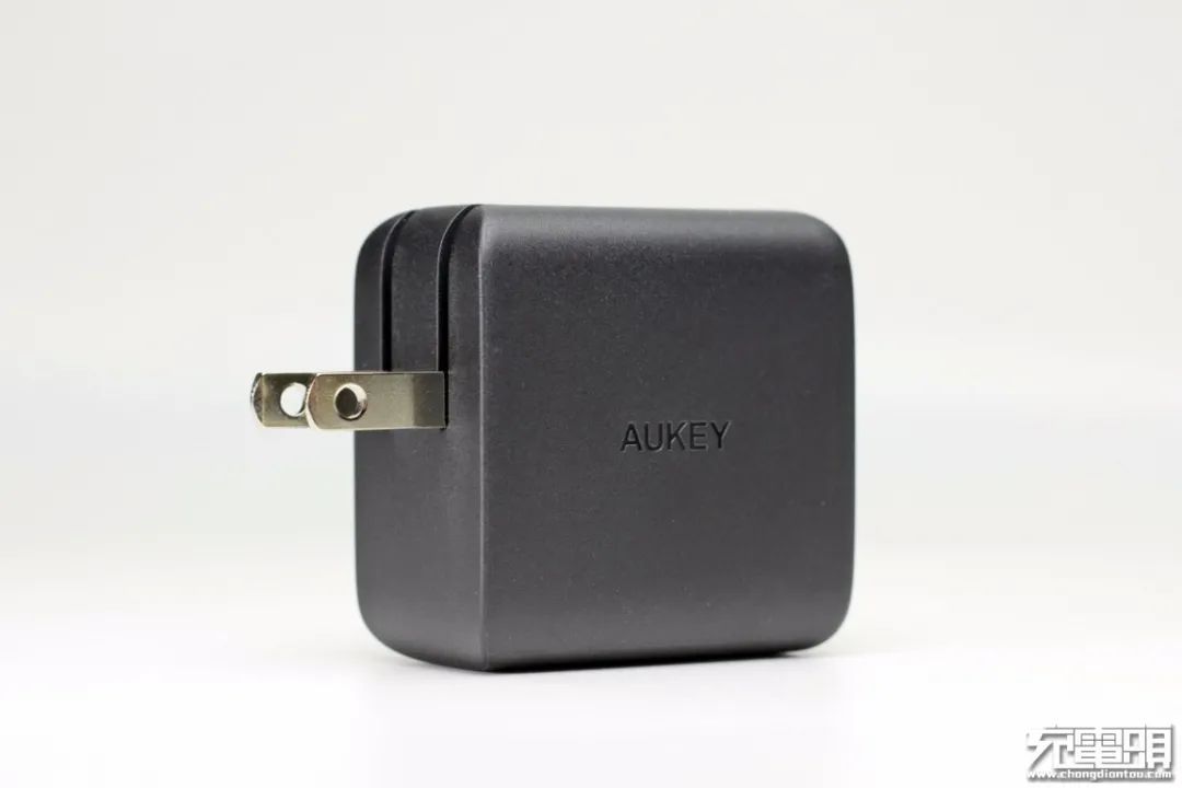 iphone13到底该不该买原装充电器,iphone13有没有充电器