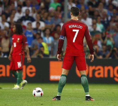 令球员闻风丧胆的门将,足坛最让守门员畏惧的球员