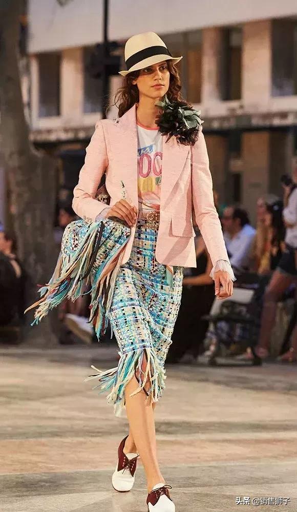 为什么这么多人喜欢t恤,为什么一件t恤卖一百多