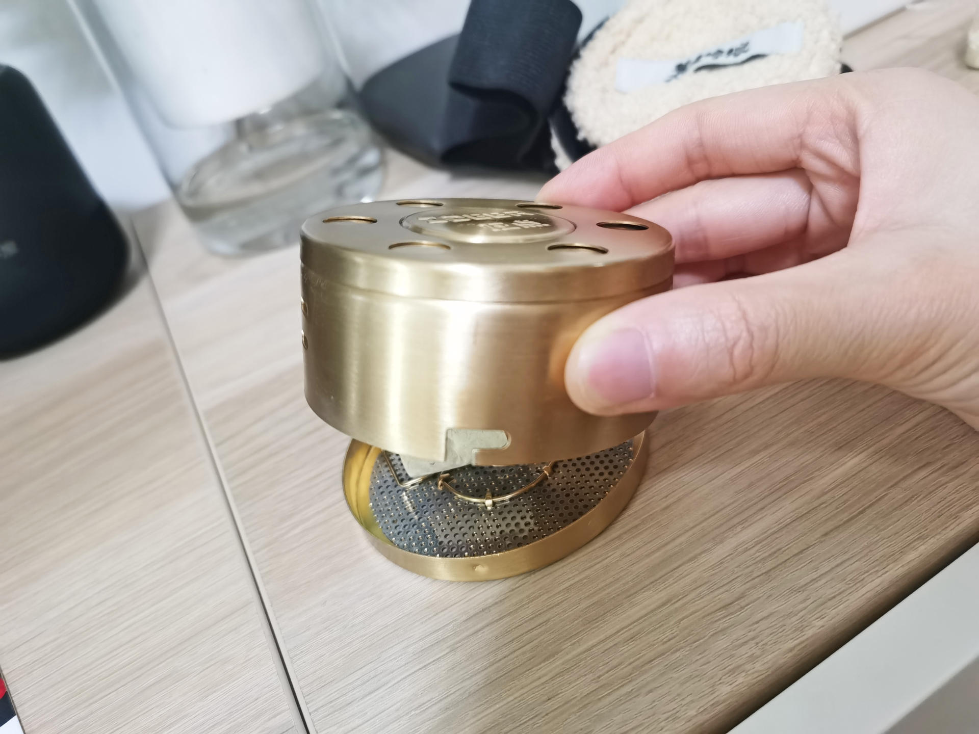 在家自己艾灸哪种艾灸盒好用,自己在家用艾灸盒艾灸的正确方法