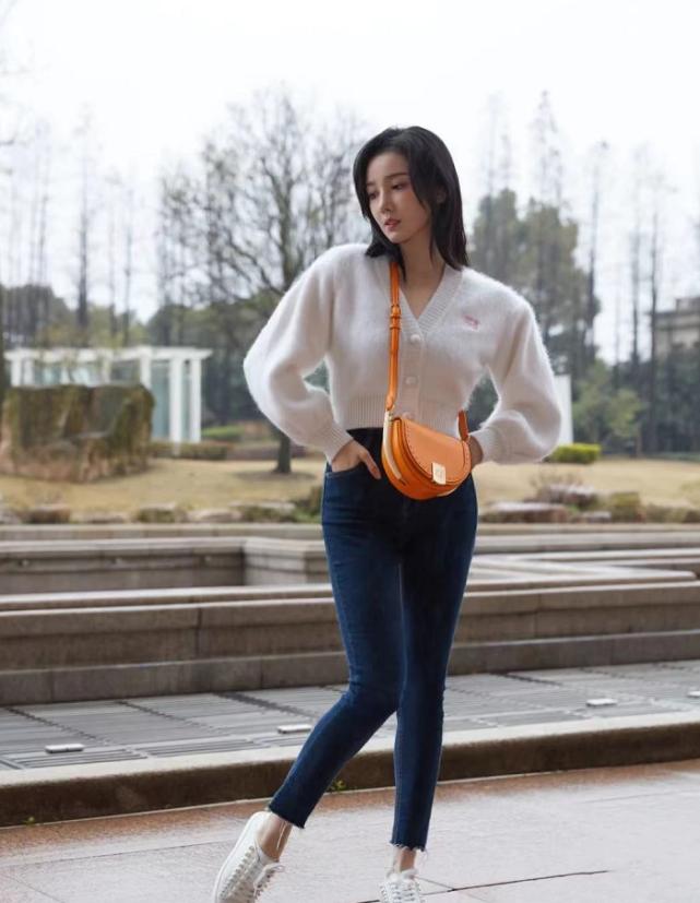 陈小纭腿多细,陈小纭大腿和小腿一样粗