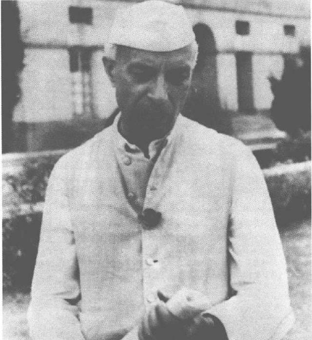 甘地选择非暴力不合作的原因何在,甘地的非暴力不合作运动的评价