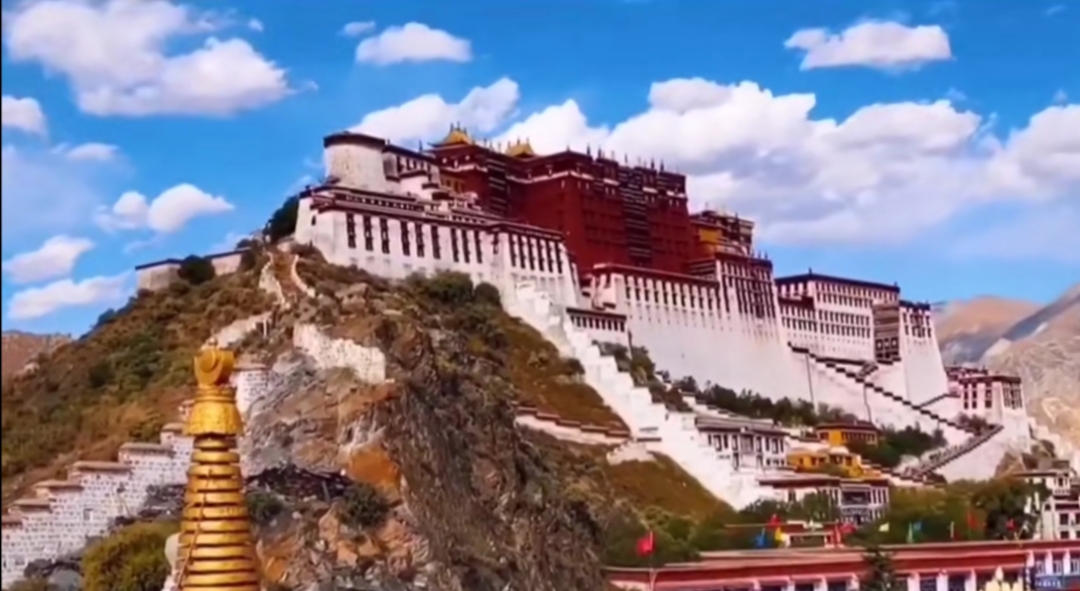 藏族女子当足球队长,藏族女孩当足球队长