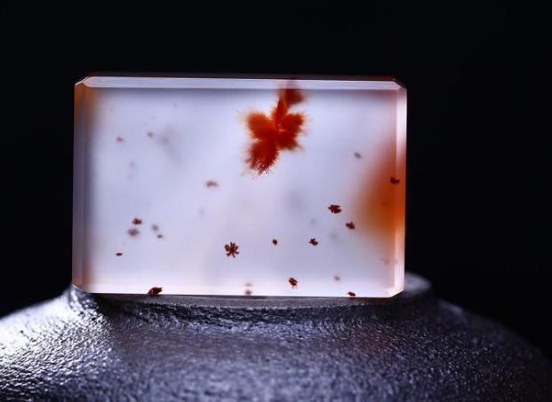 世上最奇特的玛瑙,千年极品老缠丝玛瑙手串图片