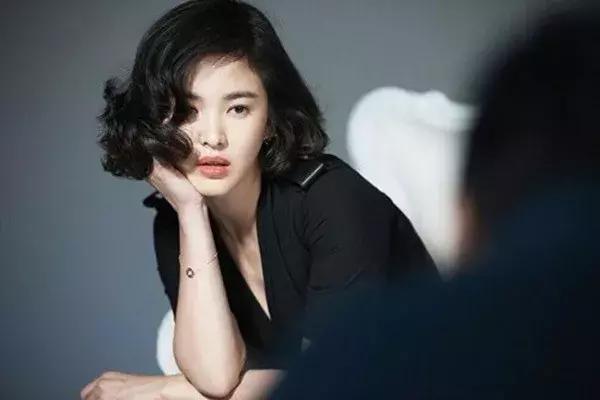 今年最火的10种显白发色谁染谁美,今年最火的3种显白发色