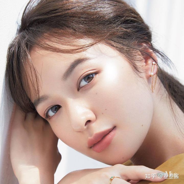 眼睛小如何化妆来弥补这一缺陷,眉眼间距太小怎么化妆显眼睛大