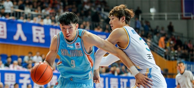 周琦从攻防核心成长成为球队领袖,周琦从攻防核心成长