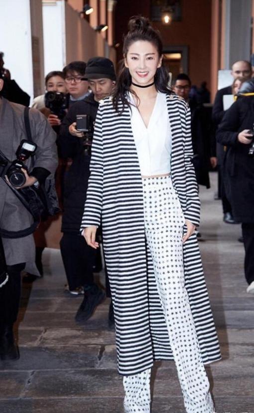 胯宽大腿粗怎么穿好看,腰细胯宽女生如何穿搭