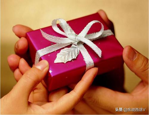 请人帮忙办事该怎么送礼,求人送礼办事该怎么办