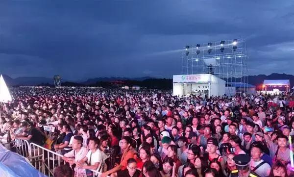 田馥甄助阵选手,都匀足球小镇音乐节田馥甄