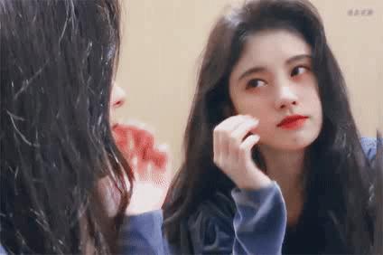 26岁鞠婧祎、彭昱畅都有脱发困扰？提高头皮密度的速效护理