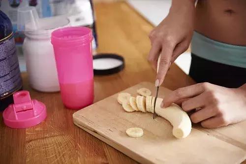 运动突然头晕出很多汗,运动后冒冷汗恶心头晕怎么回事