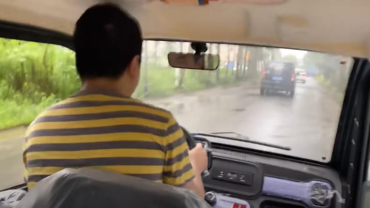 老年代步车与新能源汽车电机区别,老年代步车使用哪种电机好