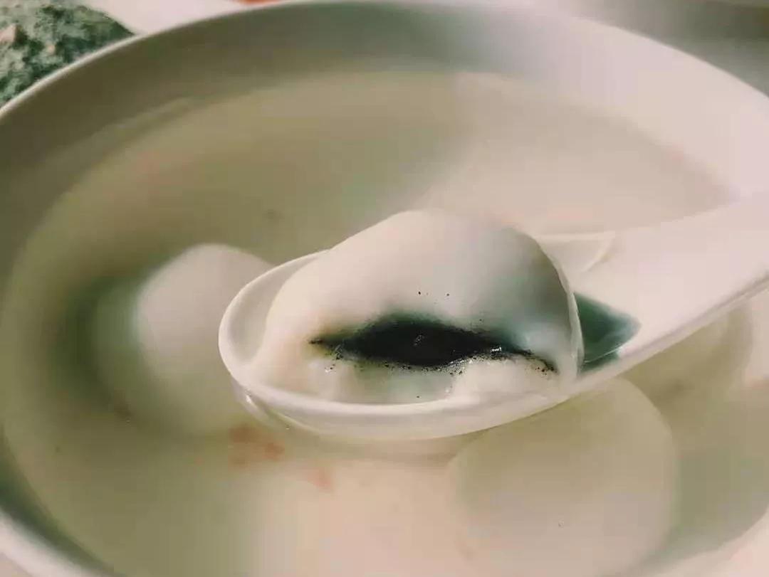 和奥运冠军杨倩合影,杨倩家乡观看奥运会