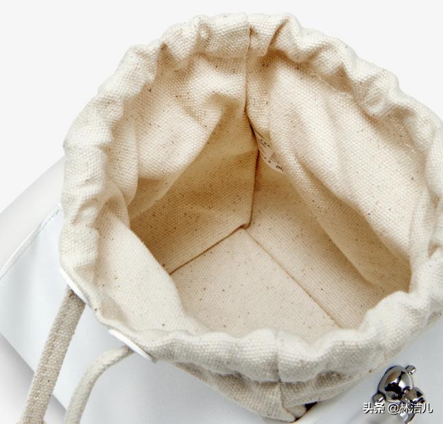 今年春夏必买的4款包包,包包推荐小众高级感红色