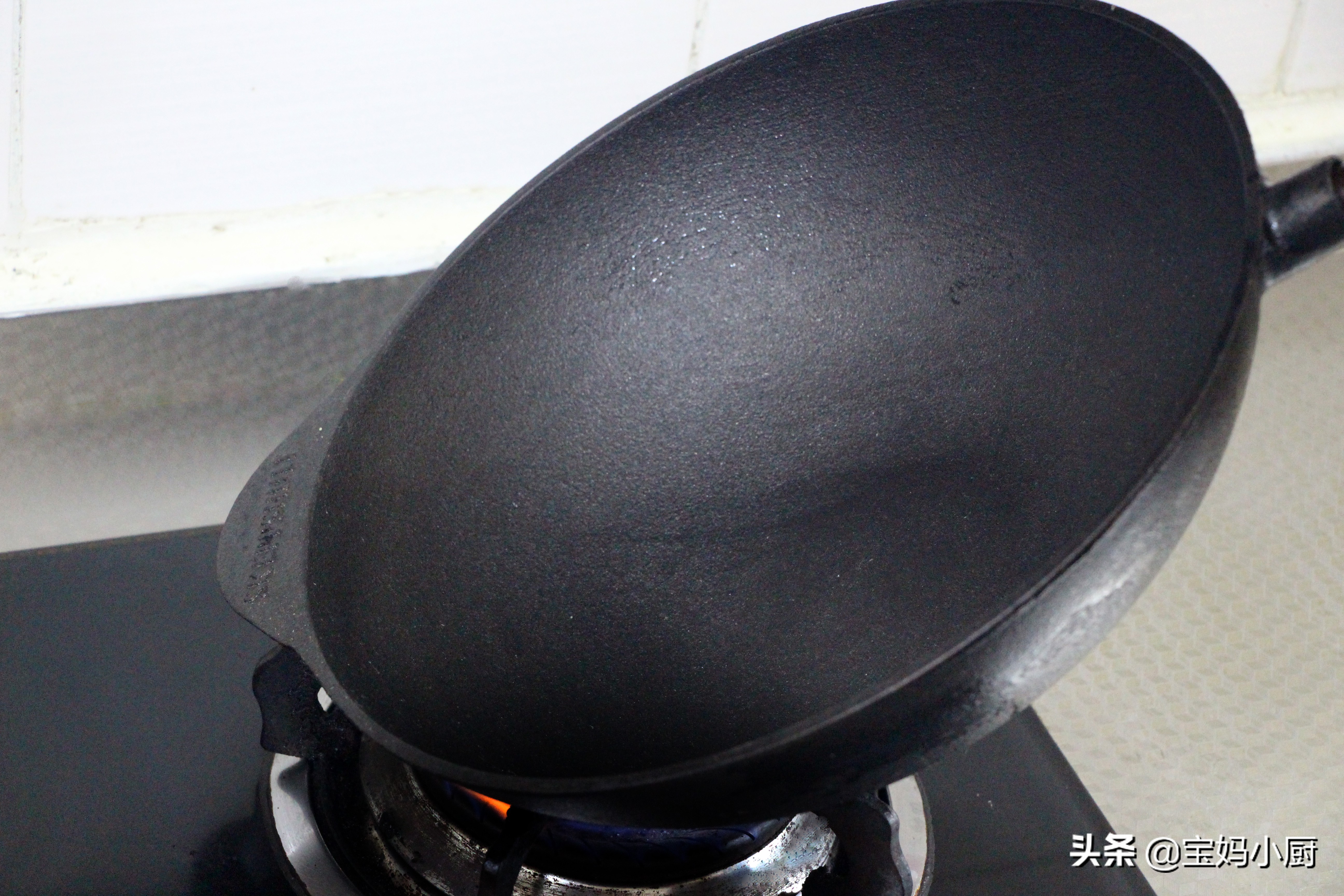 铁锅怎么开锅可以用植物油吗,铁锅怎么开锅必须用猪皮吗