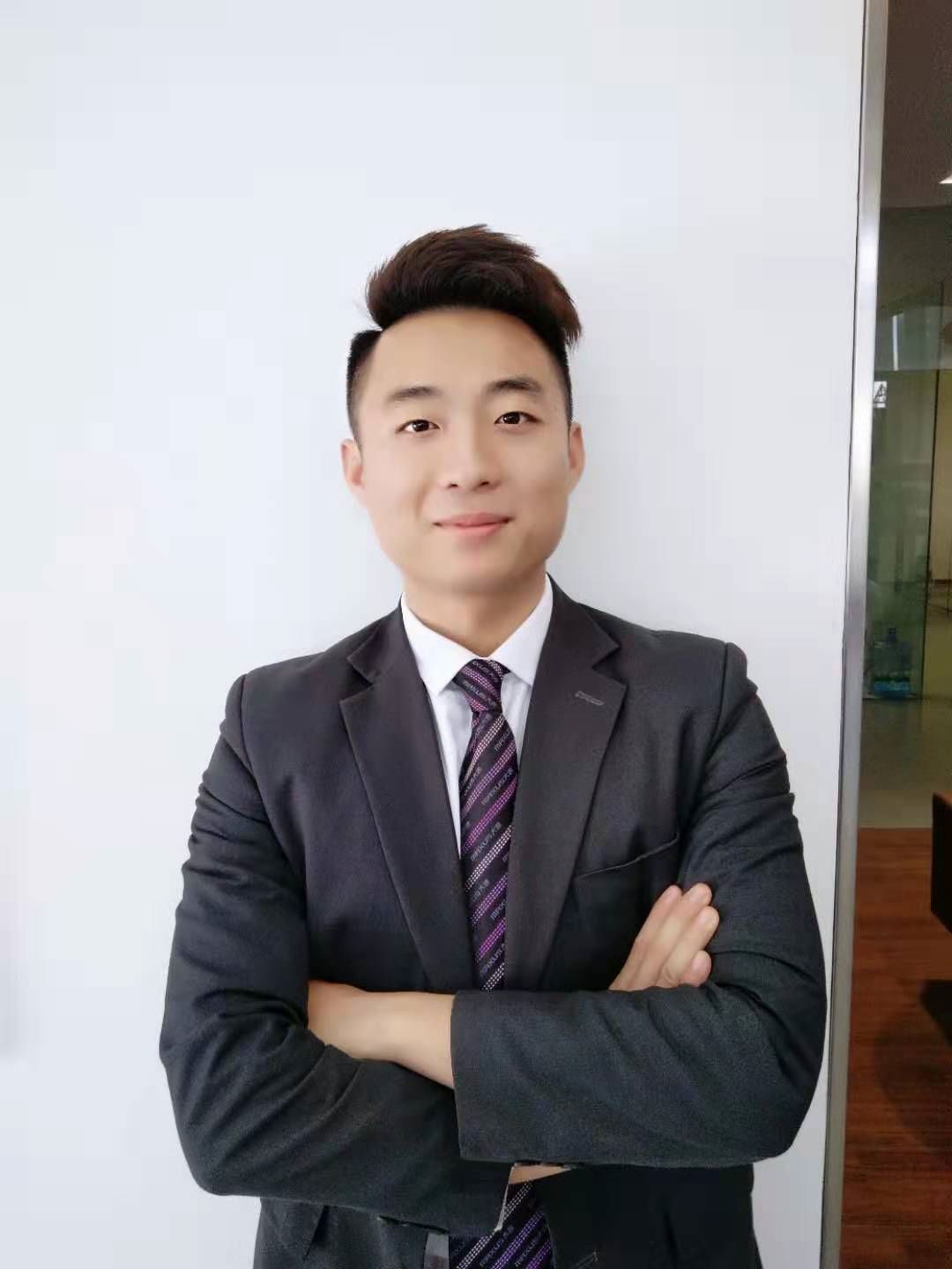 这个音乐系毕业的90后钢银业务员有点不一般！