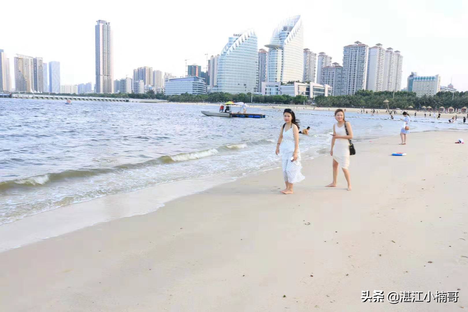 湛江这个海湾，出场自带流量，超有夏威夷feel，每天都有网红打卡