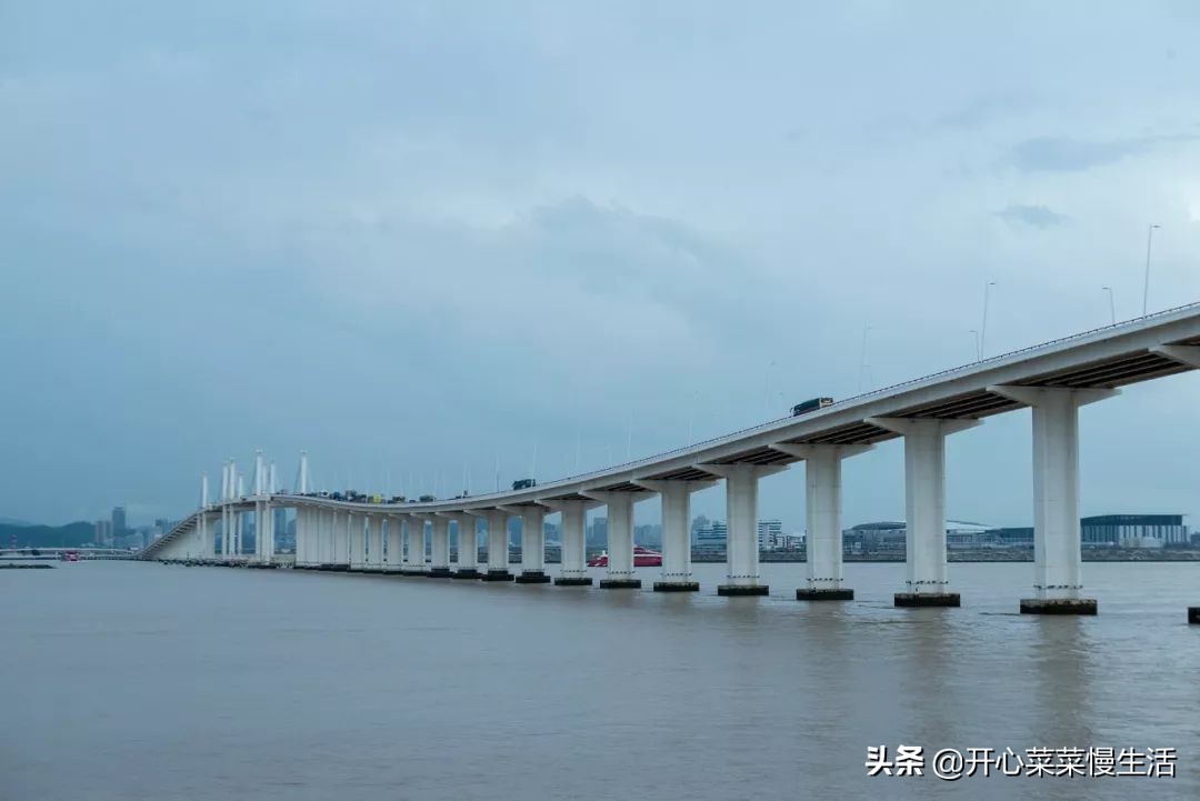 珠海第一座桥珠海大桥 (建造香港澳门珠海大桥花了几年)