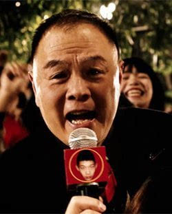 中国国家队教练给美国大学篮球队包脚赚钱,后来成为篮球解说教父