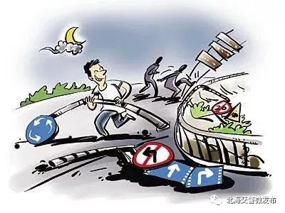 开车撞坏护栏跑了是肇事逃逸吗,撞坏马路栏杆肇事逃逸会被逮到吗