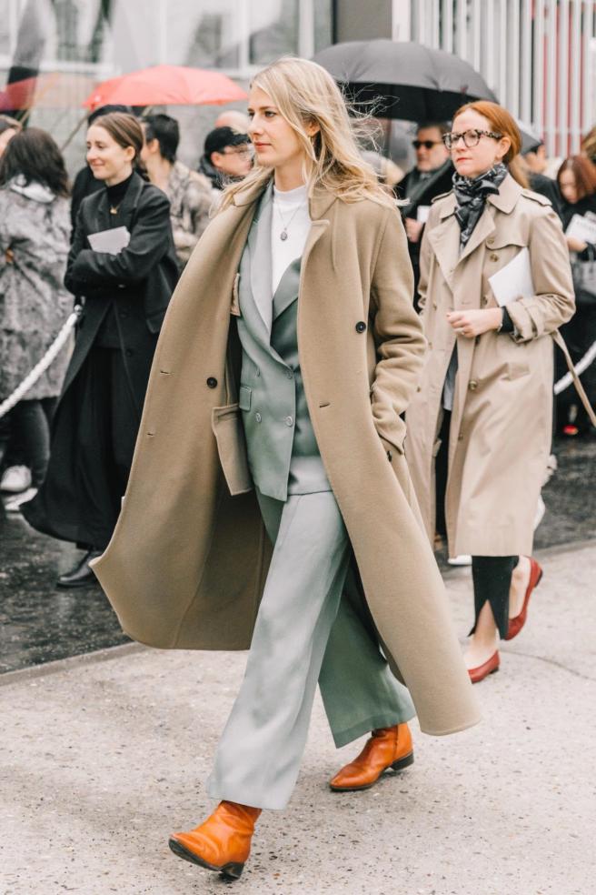 深卡其色大衣冬内搭什么好看,咖色冬大衣配什么颜色内搭