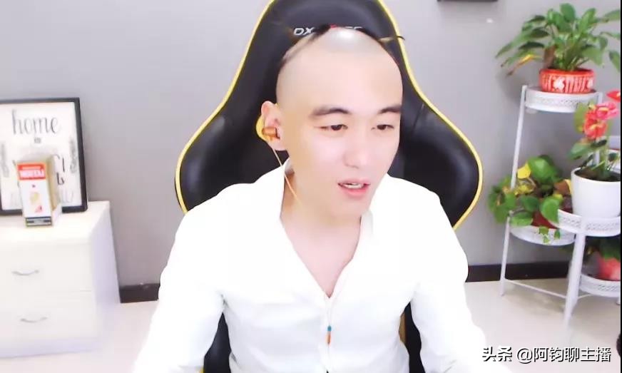 YY土豪真会玩,3851佛门“舞帝男团”亮相,利哥有望回归?