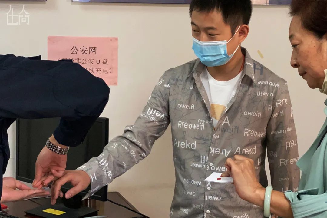 失踪20年女警找到儿子,女警寻找失踪儿子二十年