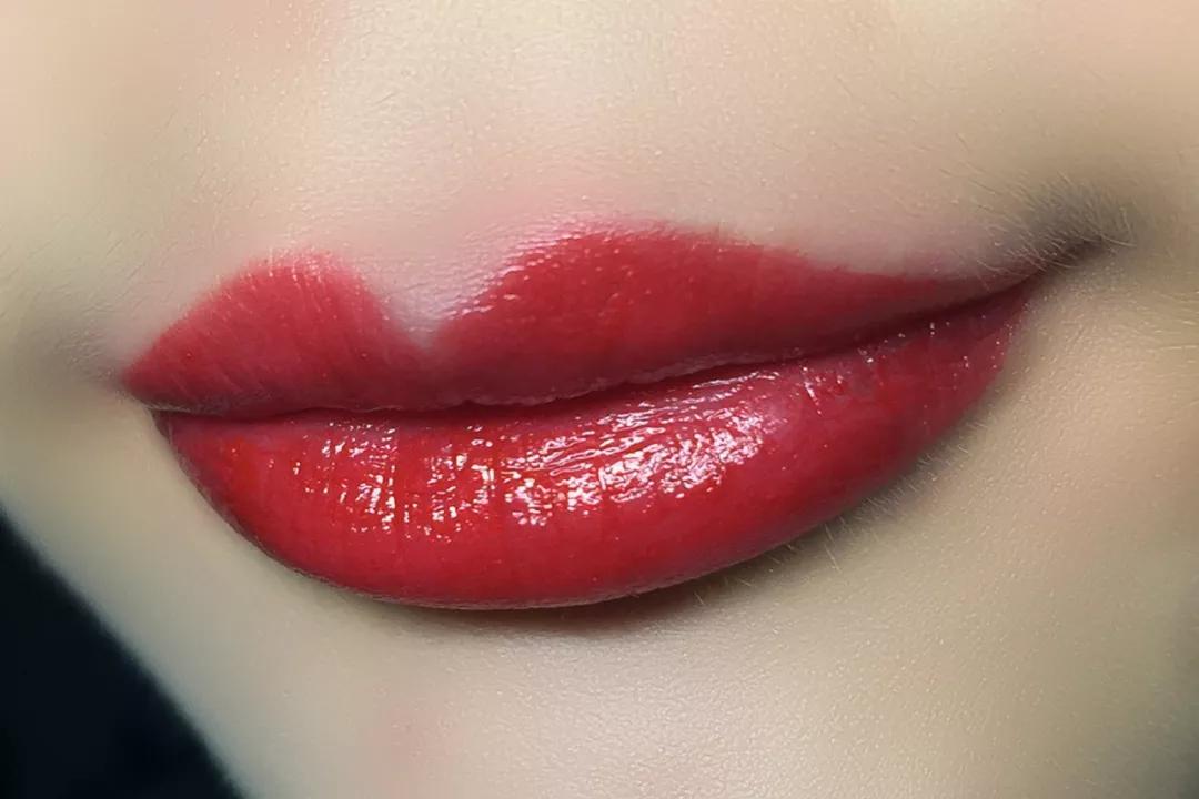 嘴巴有点突出怎么化唇妆,没有唇形怎么画唇妆手把手教