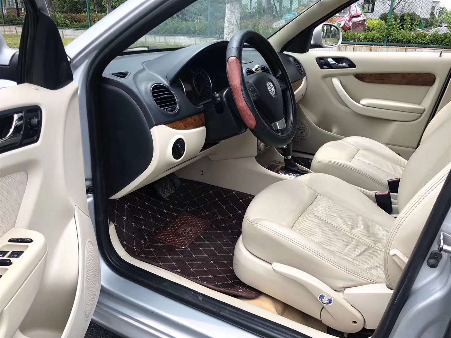 2010年大众朗逸2.0怎么样,2010年大众朗逸二手车值多少钱