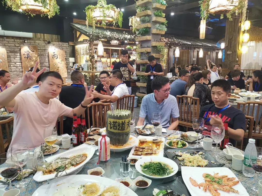 50家连锁茶饮创始人齐聚广州听小马宋、姚哲等分享定位学