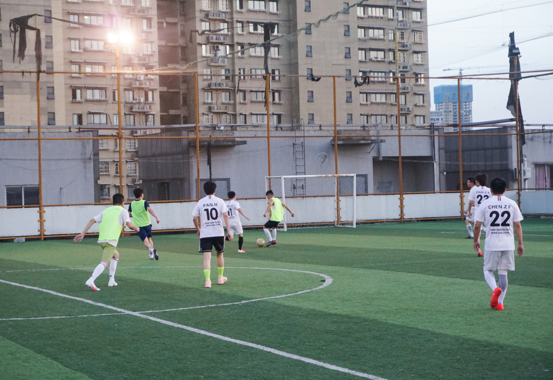 绿茵足球点亮梦想,绿茵点亮梦想足球伴我成长