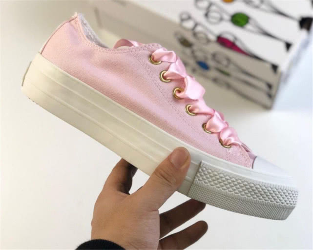 儿童最伤脚的四种鞋子,2岁宝宝穿什么鞋子不伤脚