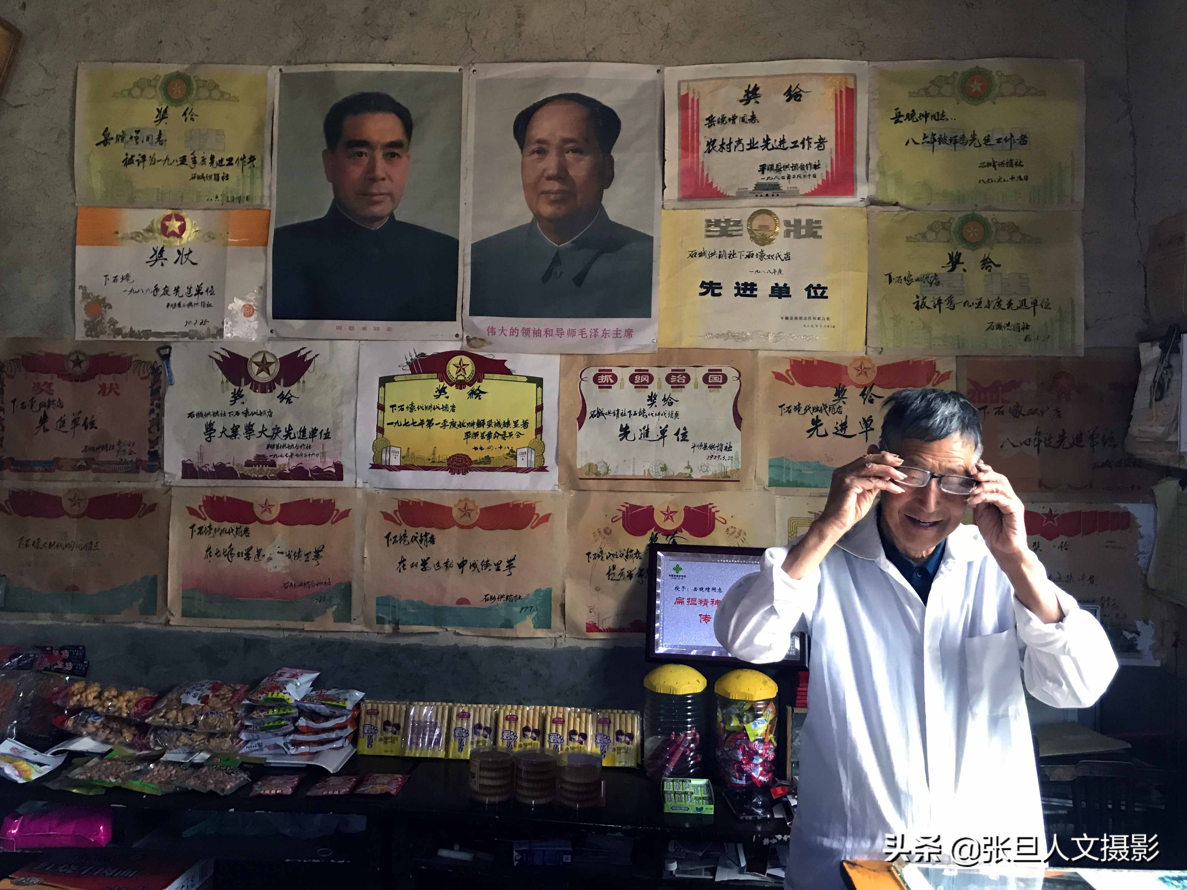 山西太行山悬崖上的石头村76岁开店的老人被央视捧成了网红