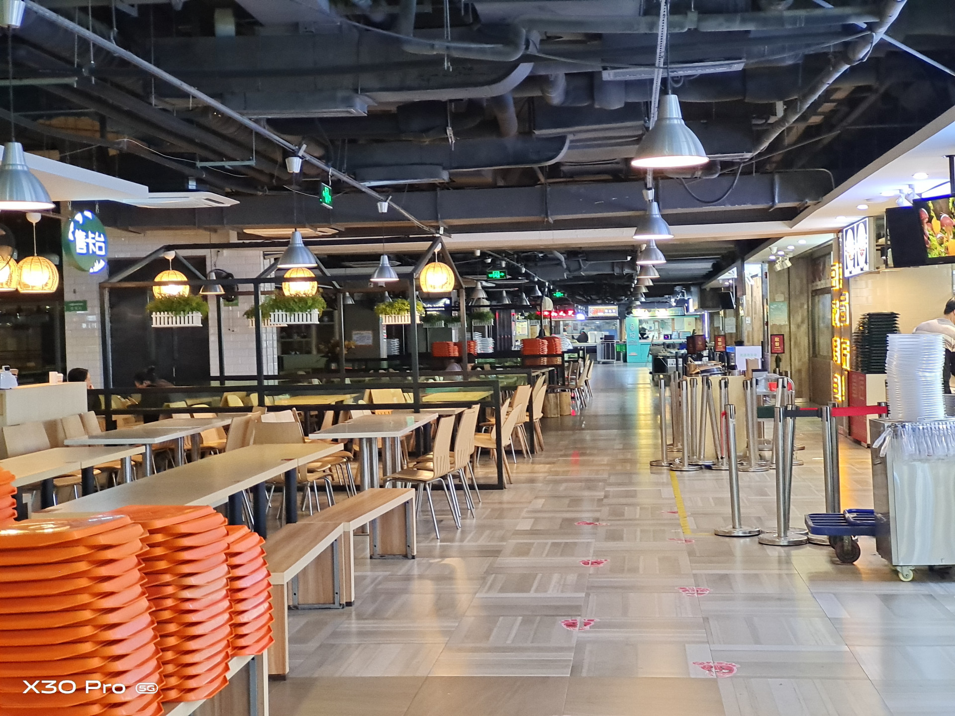 vivox30pro搭载三星5g芯片980,vivox30pro是第一款5g手机