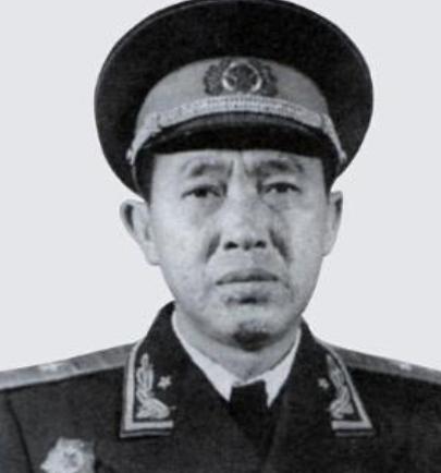 闲话江铃，稀里糊涂入行造车，八几年狂亏五千多万差点少年夭折