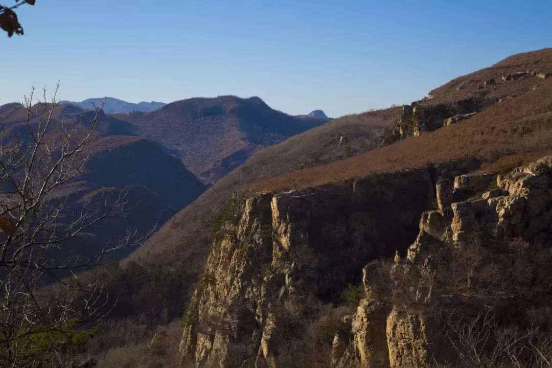探路者鞋子能登山吗,爬山装备五月