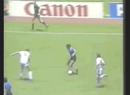 球王马拉多纳逝世经典回顾,球王马拉多纳上帝之手重放