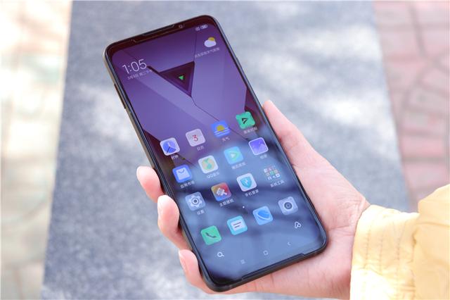 腾讯黑鲨游戏手机3值得买吗？使用一周，说说我的真实感受