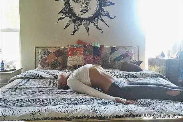 睡前助眠瑜伽15分钟深度睡眠,睡前十分钟瑜伽助眠视频