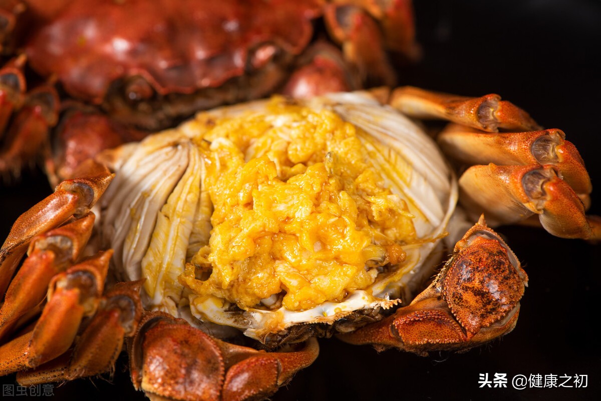 吃螃蟹中毒自救,吃螃蟹会引起什么反应