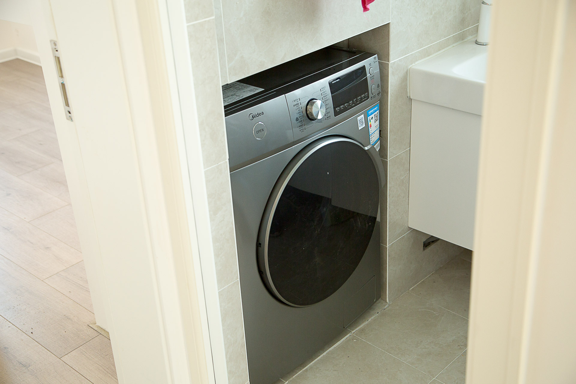 美的挂壁式洗烘洗衣机,美的洗烘一体洗衣机直驱