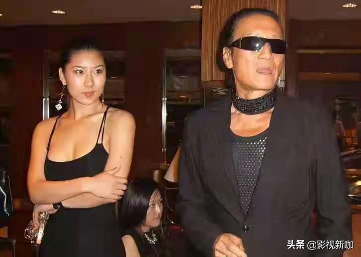 谢贤1993年拜年,谢贤拥抱孙子